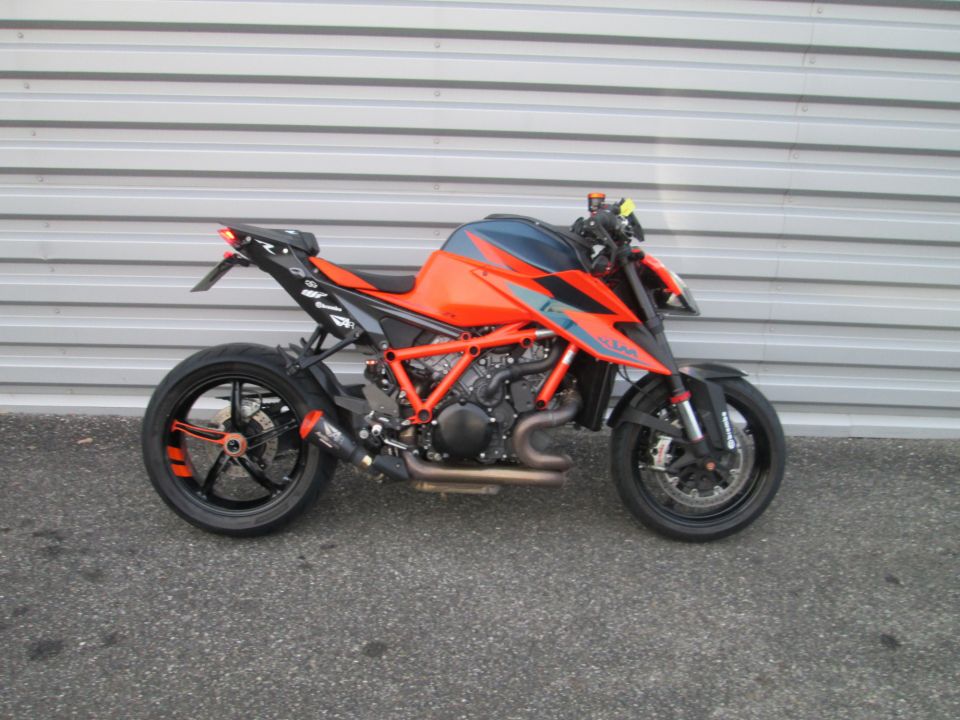 KTM 1290 SUPER DUKE R 8