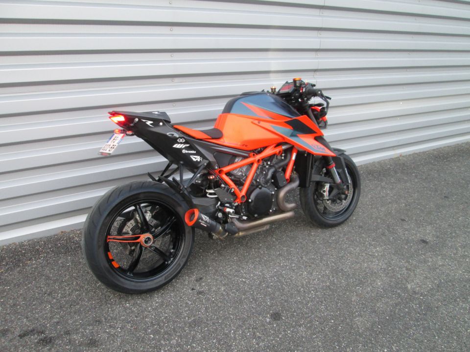 KTM 1290 SUPER DUKE R 16