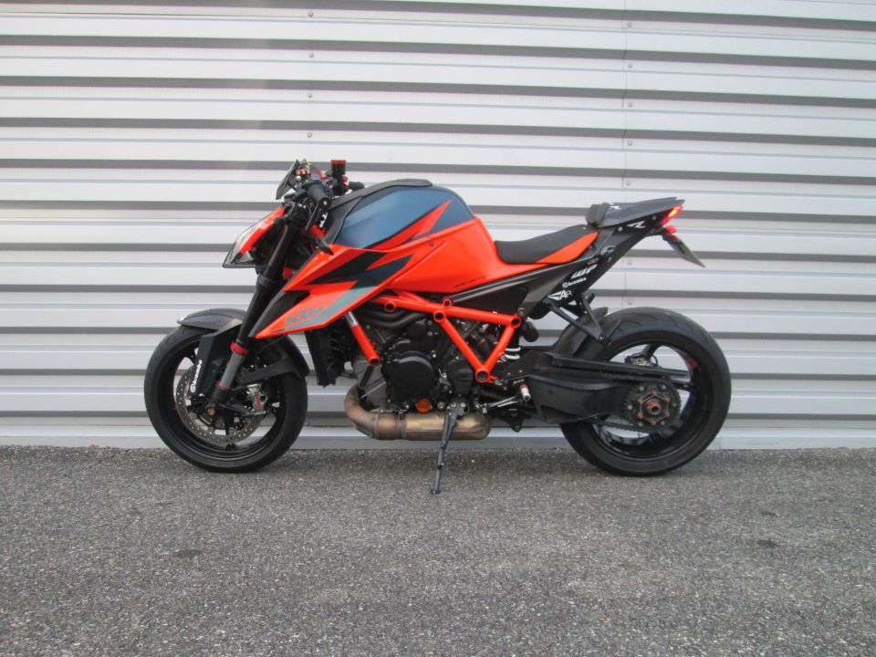 KTM 1290 SUPER DUKE R 24