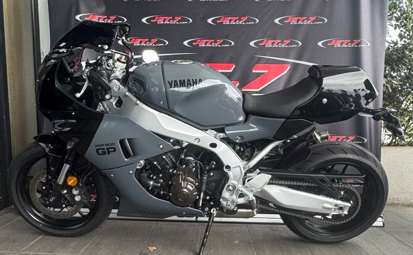 YAMAHA XSR 900 ABS 1