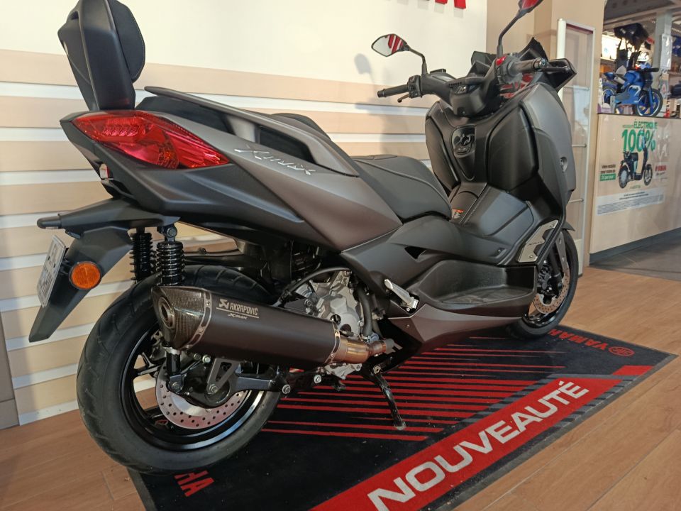 YAMAHA XMAX 300 2