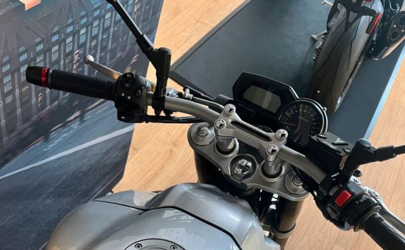 YAMAHA FZ1 2