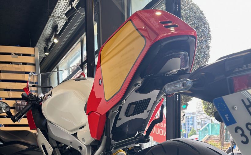 YAMAHA XSR 900 GP 4