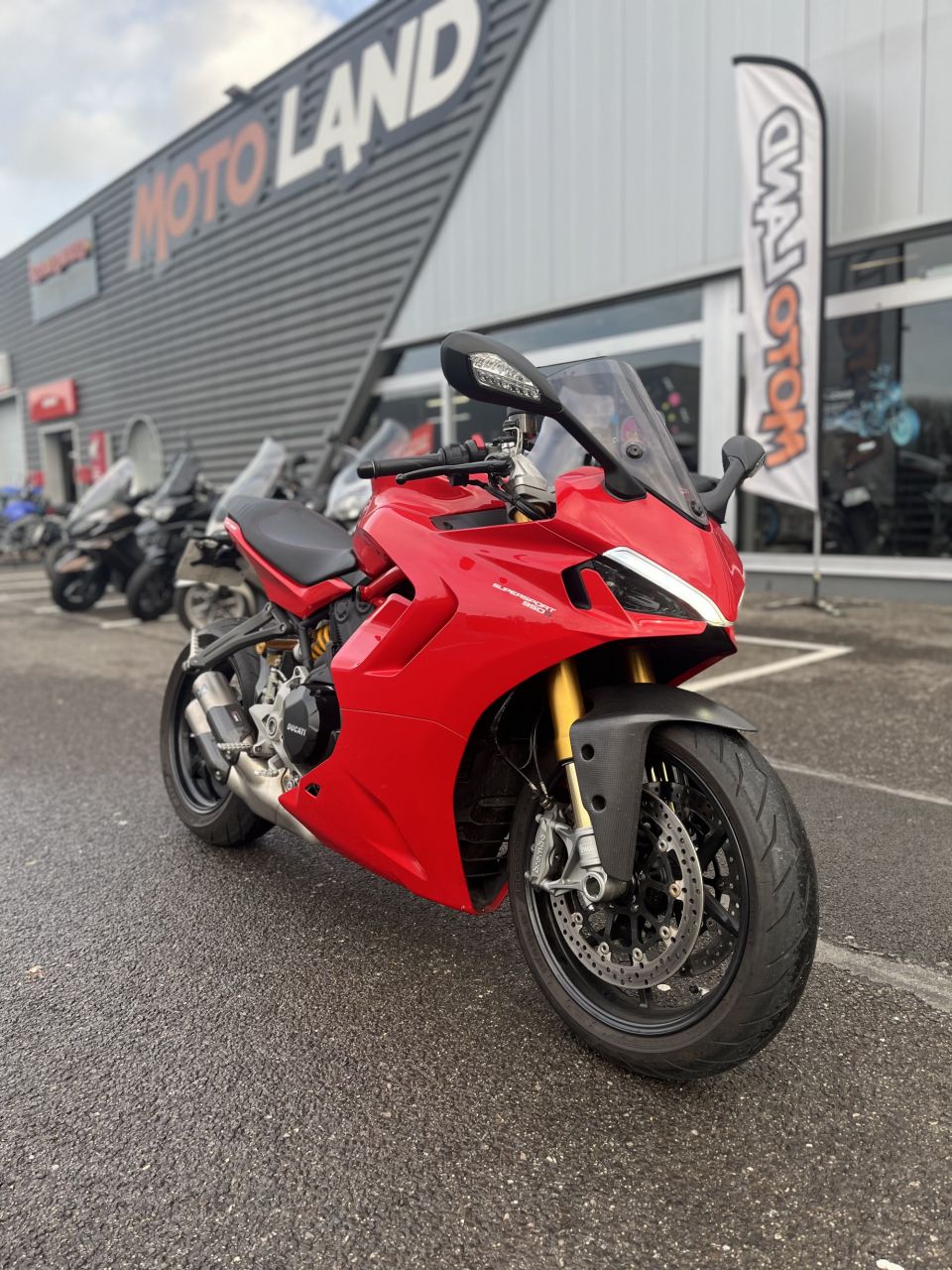 DUCATI SUPERSPORT 937 6