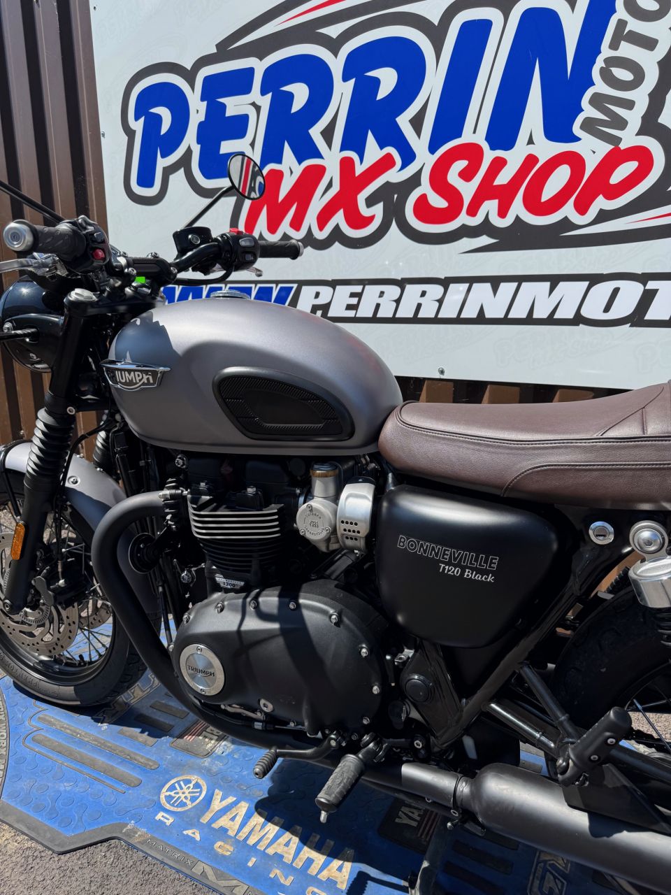 TRIUMPH BONNEVILLE T120 6