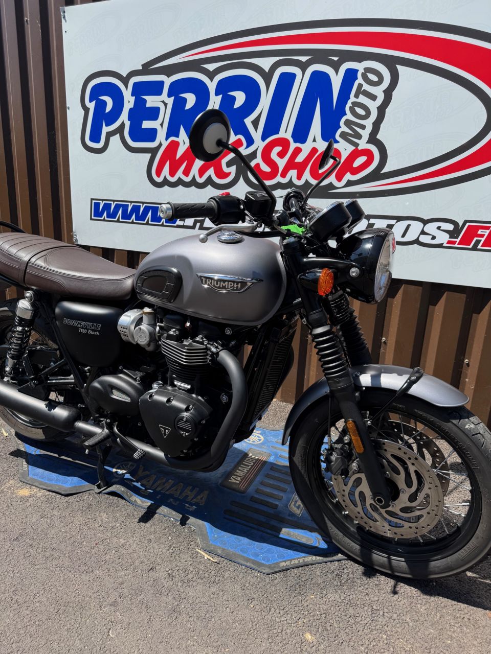 TRIUMPH BONNEVILLE T120 9