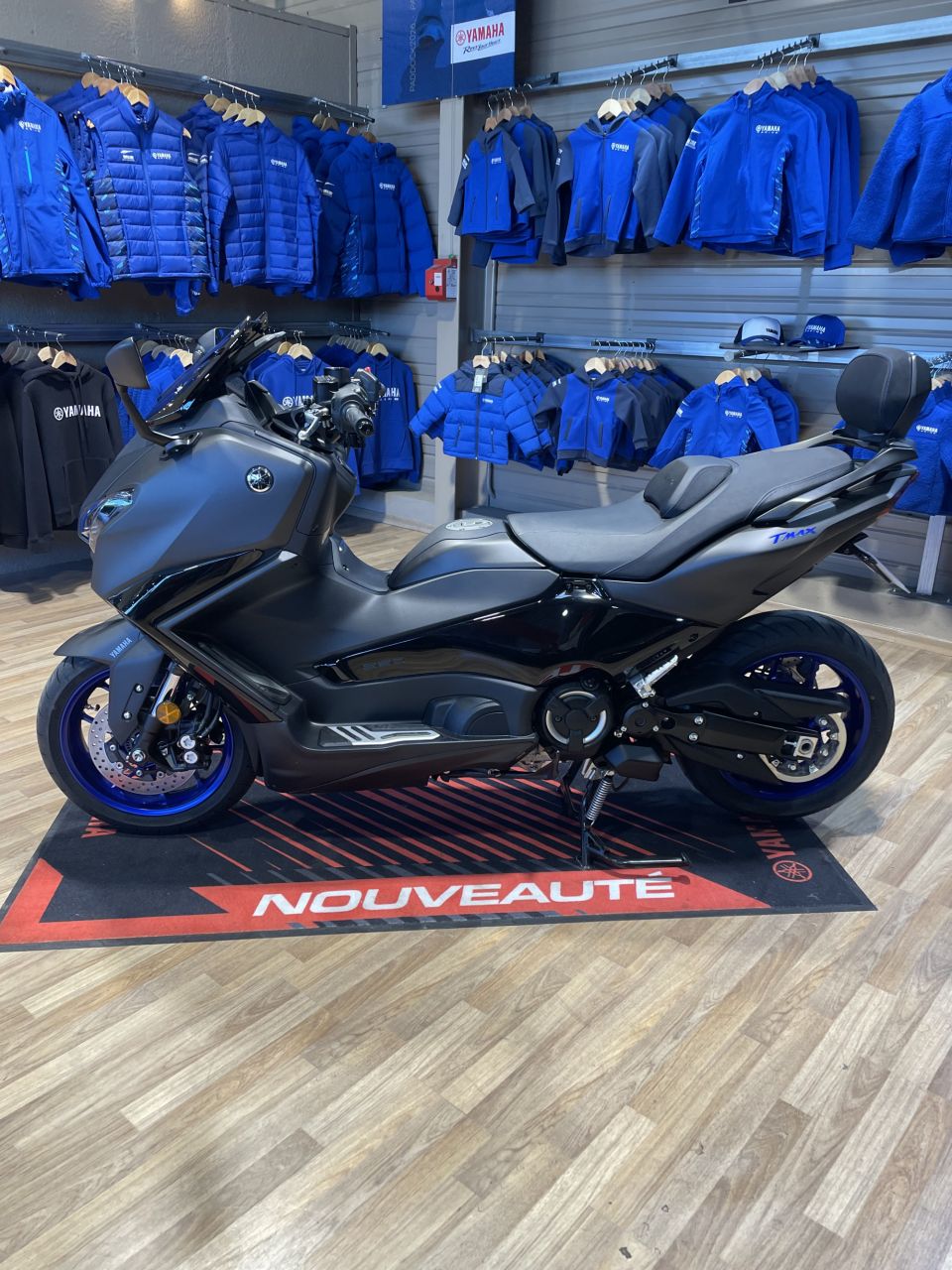 YAMAHA XP T-MAX 560 2