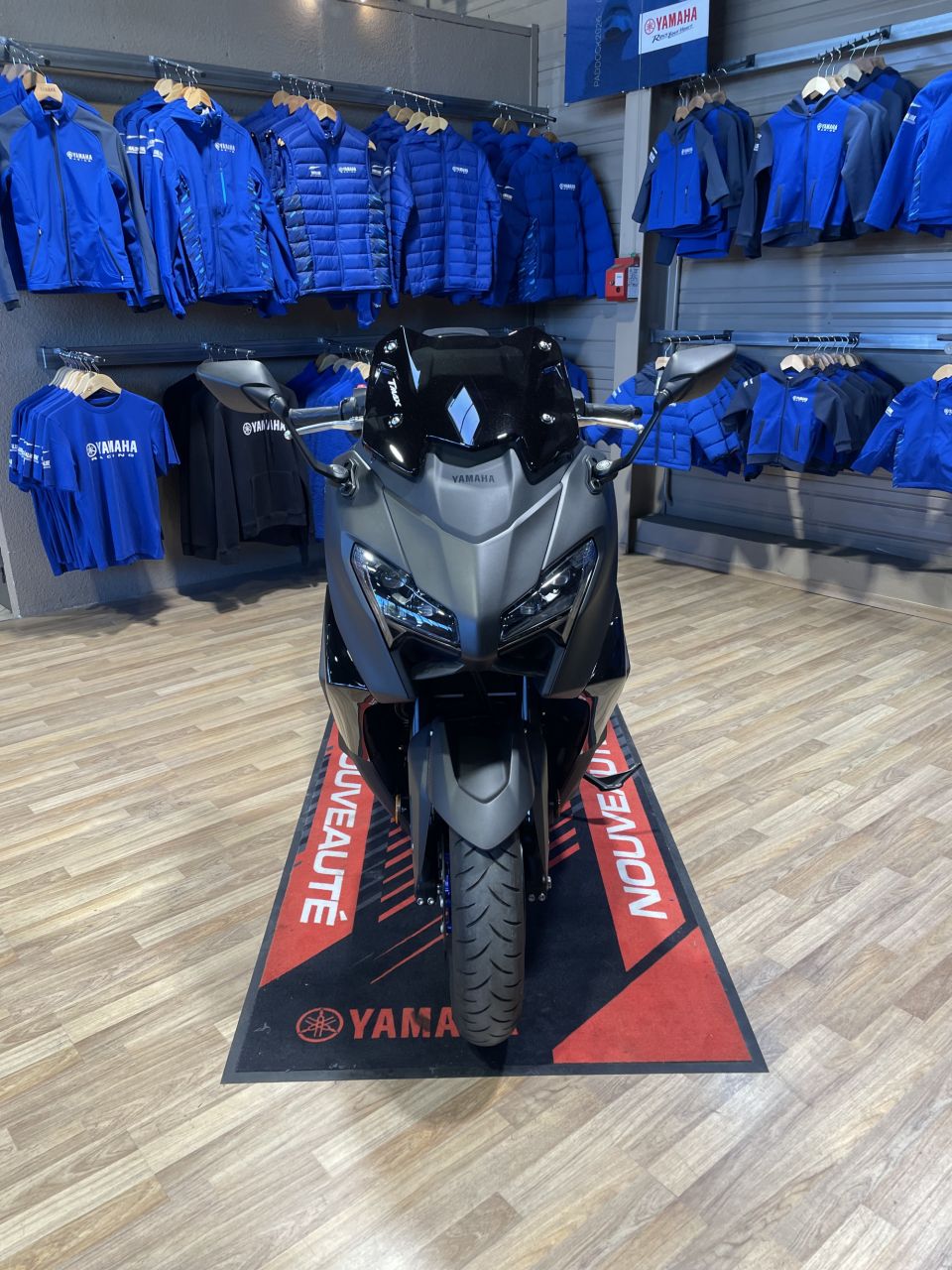 YAMAHA XP T-MAX 560 3