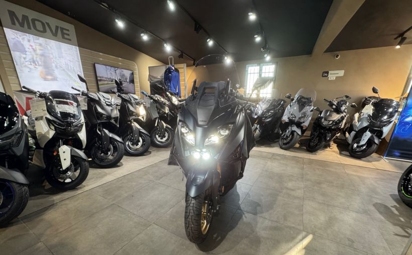 YAMAHA XP T-MAX 560 TECH MAX KAMO 4