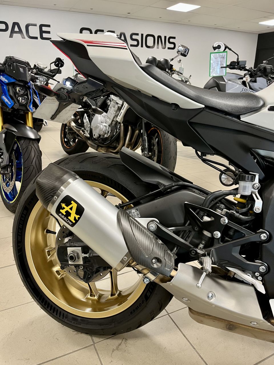 YAMAHA YZF 1000 R1 60TH 5