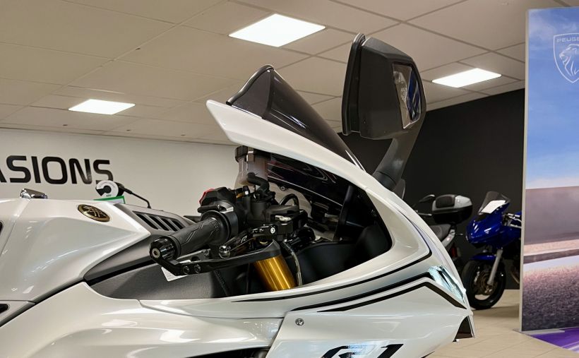 YAMAHA YZF 1000 R1 60TH 10