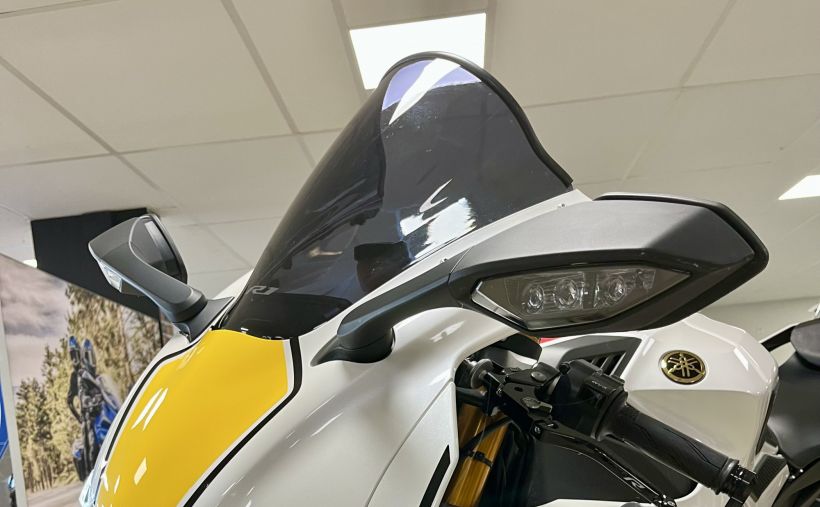 YAMAHA YZF 1000 R1 60TH 20