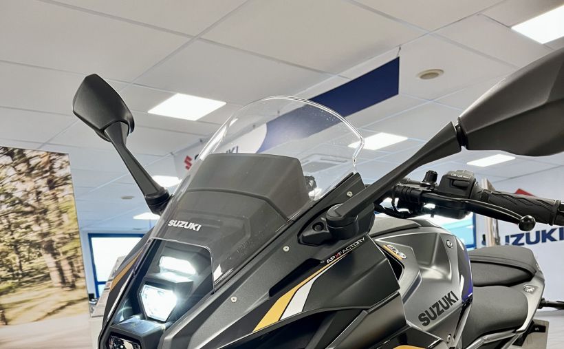 SUZUKI GSX-8R 15