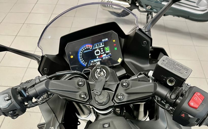 SUZUKI GSX-8R 20