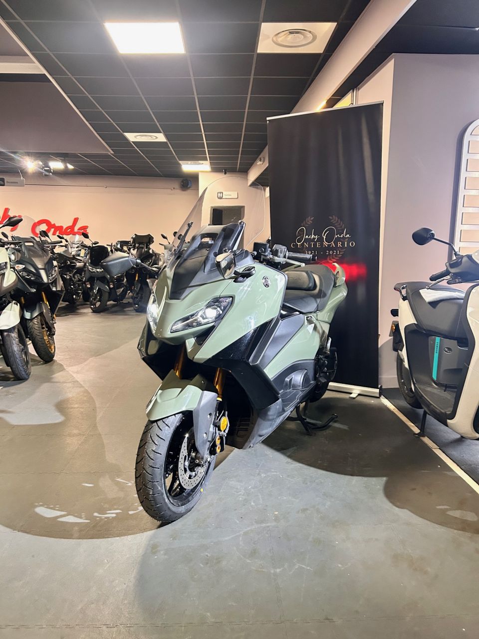 YAMAHA XP T-MAX 560 TECH MAX 1