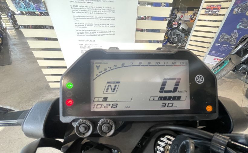 YAMAHA MT-03 9