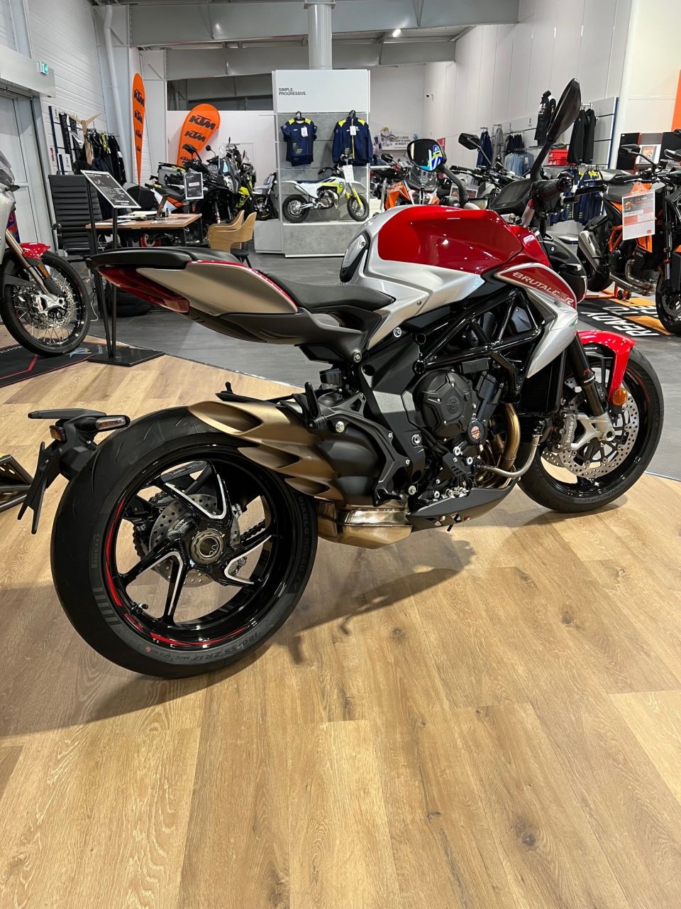 MV AGUSTA BRUTALE 800 RR 6