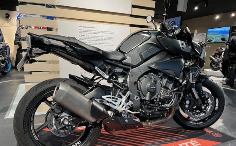 YAMAHA MT-10 3