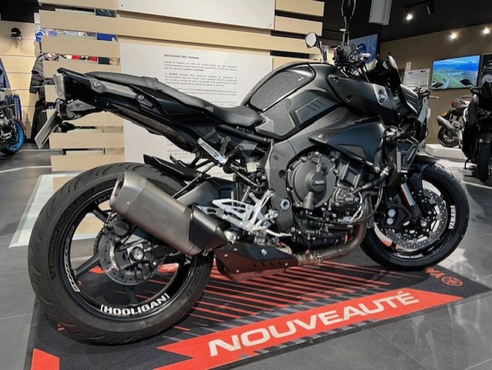 YAMAHA MT-10 3