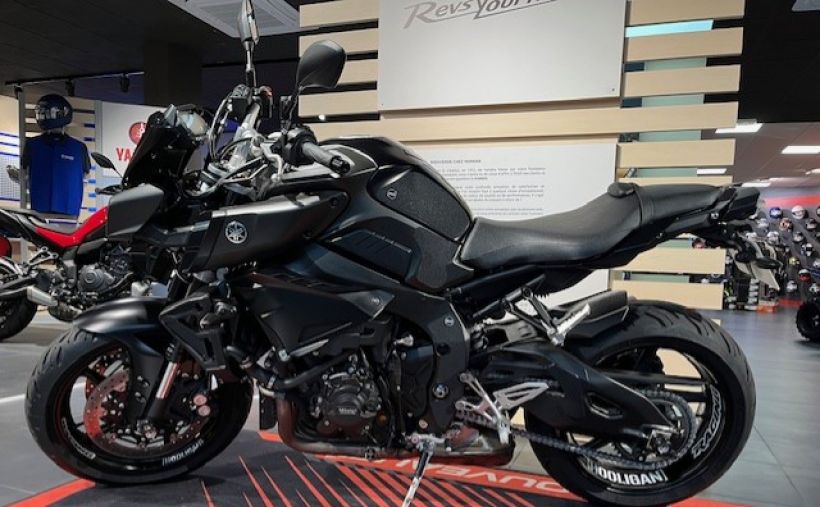 YAMAHA MT-10 4