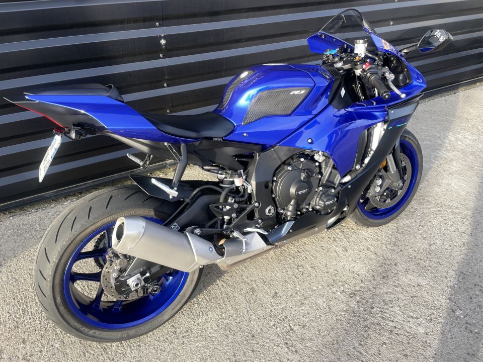YAMAHA YZF 1000 R1 10