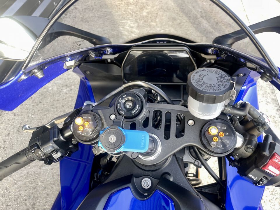 YAMAHA YZF 1000 R1 15