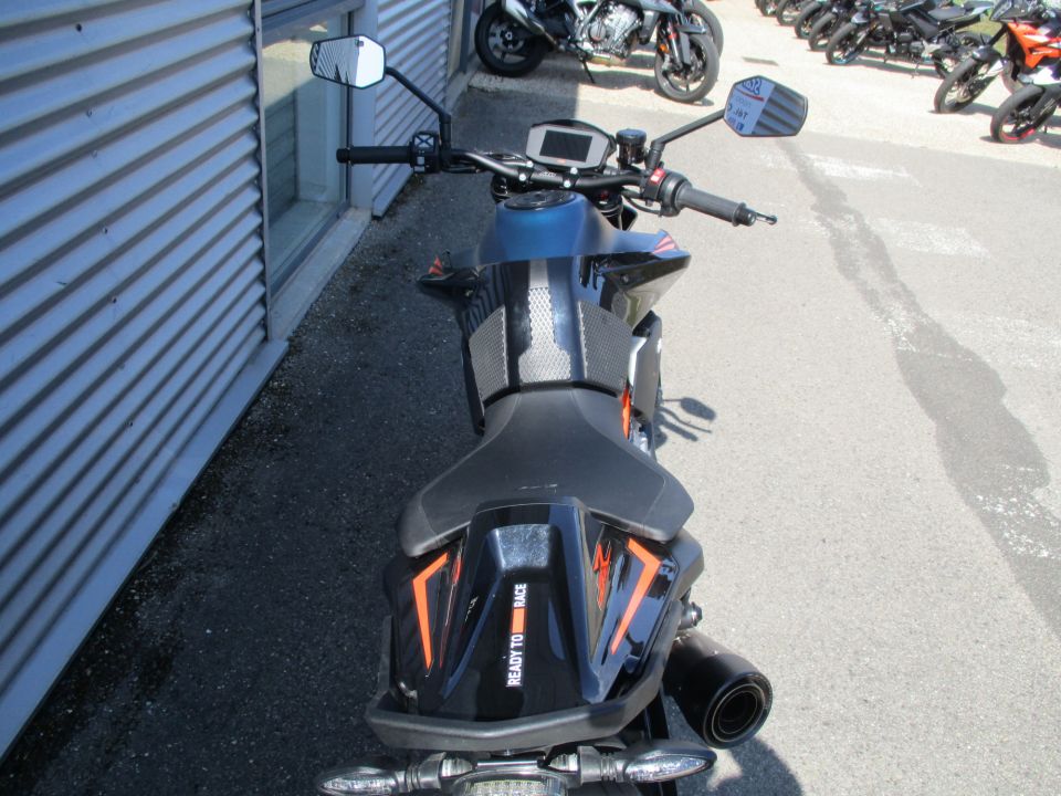 KTM 890 DUKE R 6