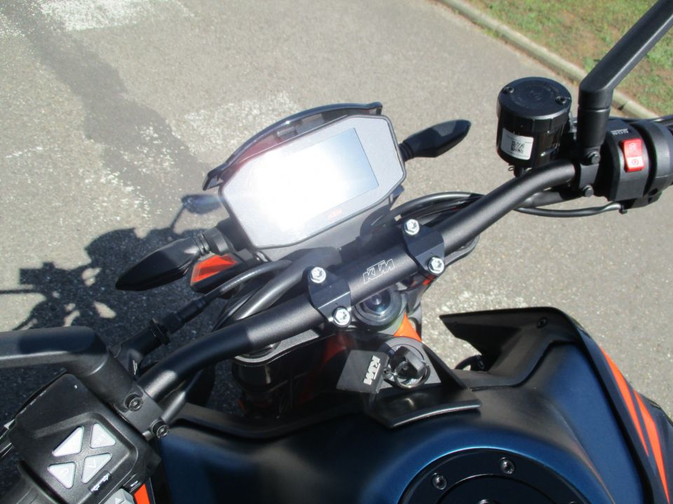 KTM 890 DUKE R 12
