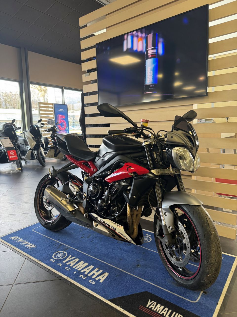 TRIUMPH STREET TRIPLE 675 R 2