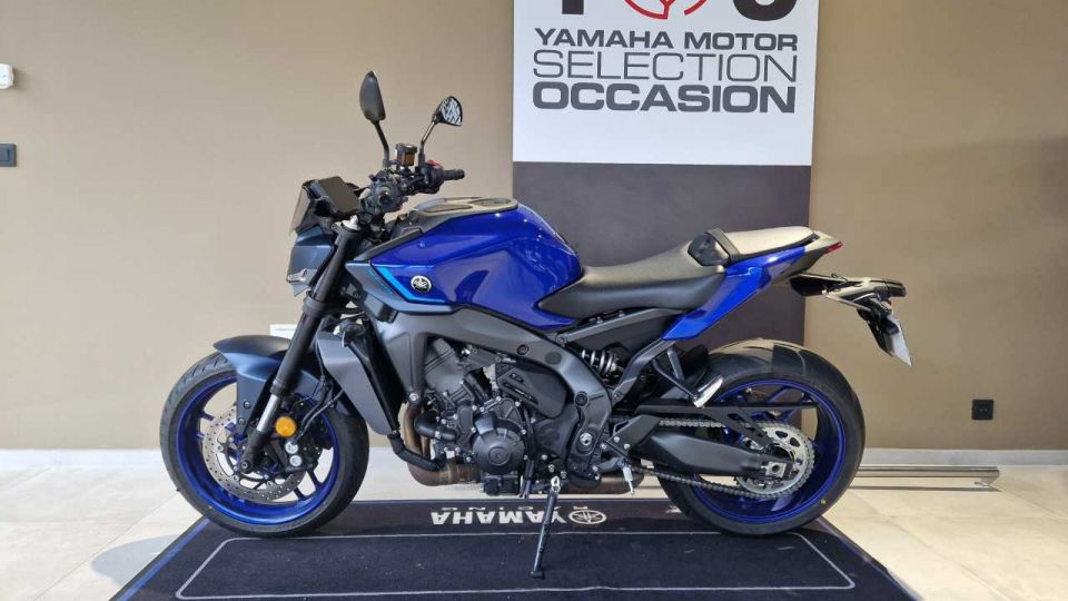 YAMAHA MT-09  Y-AMT 1