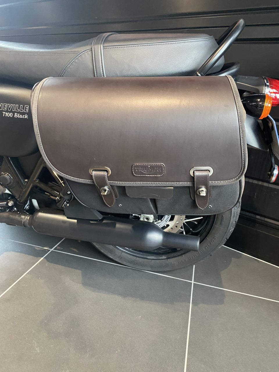 TRIUMPH Bonneville T100 3