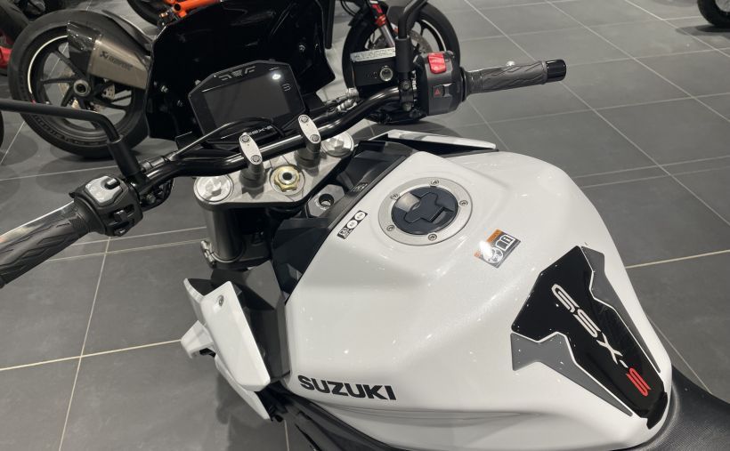 SUZUKI GSX-S 950 2