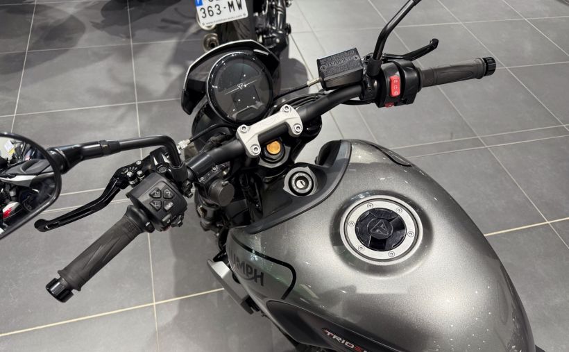 TRIUMPH TRIDENT 660 10