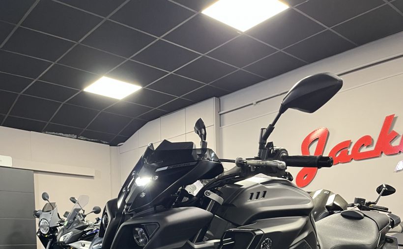 YAMAHA MT-10 0