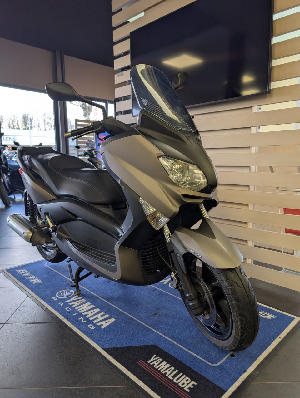 YAMAHA X-MAX 250 2