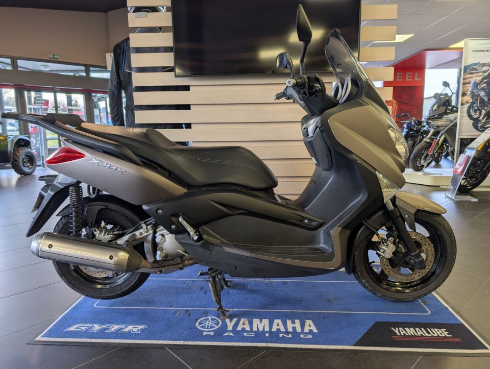 YAMAHA X-MAX 250 0