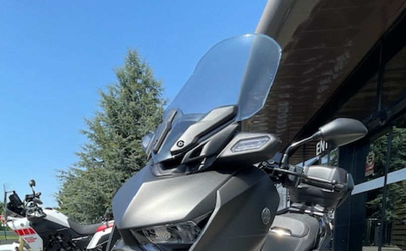 YAMAHA XMAX 300 1