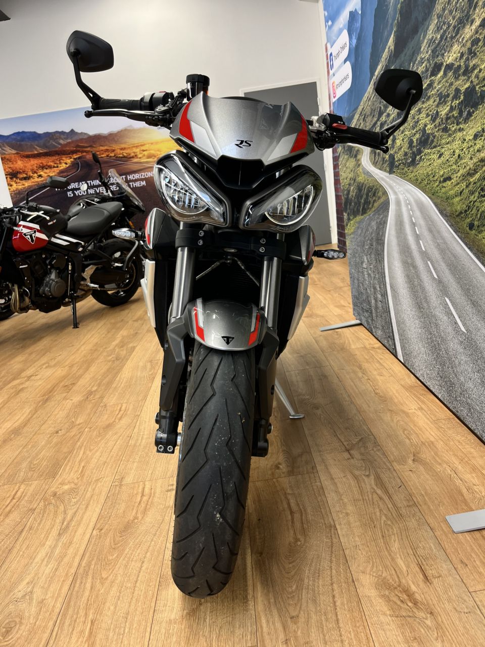 TRIUMPH STREET TRIPLE 765 RS 6