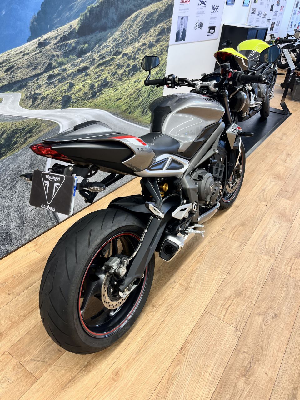 TRIUMPH STREET TRIPLE 765 RS 2