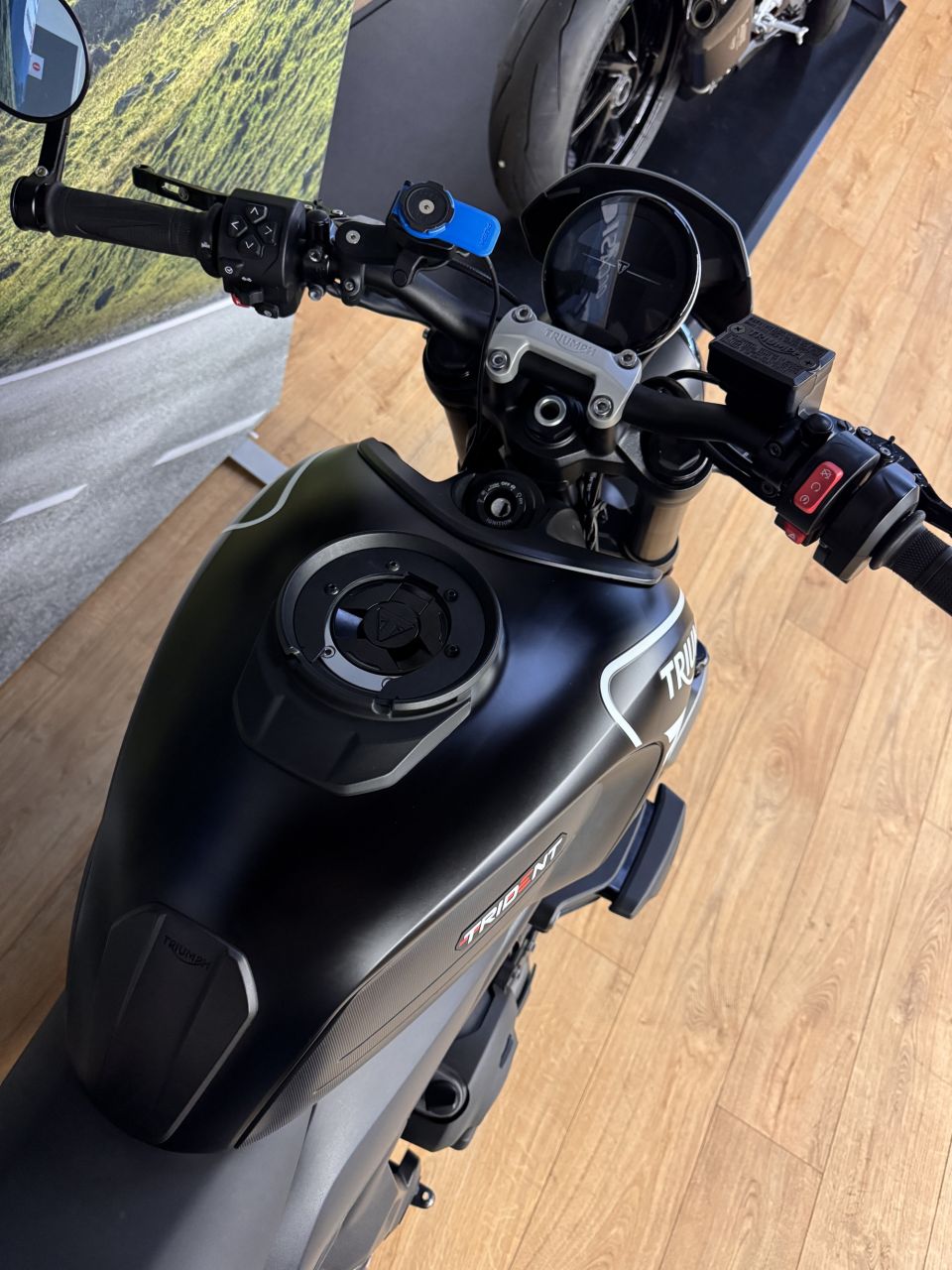 TRIUMPH TRIDENT 660 6