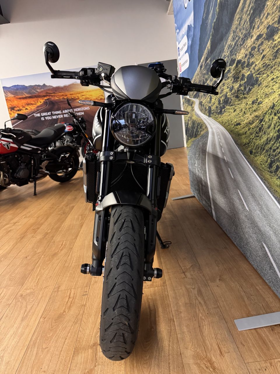 TRIUMPH TRIDENT 660 8