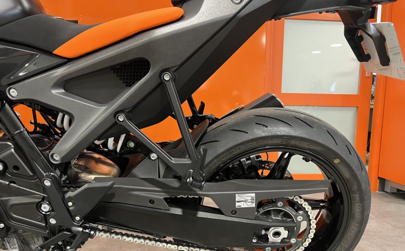 KTM 990 DUKE 6