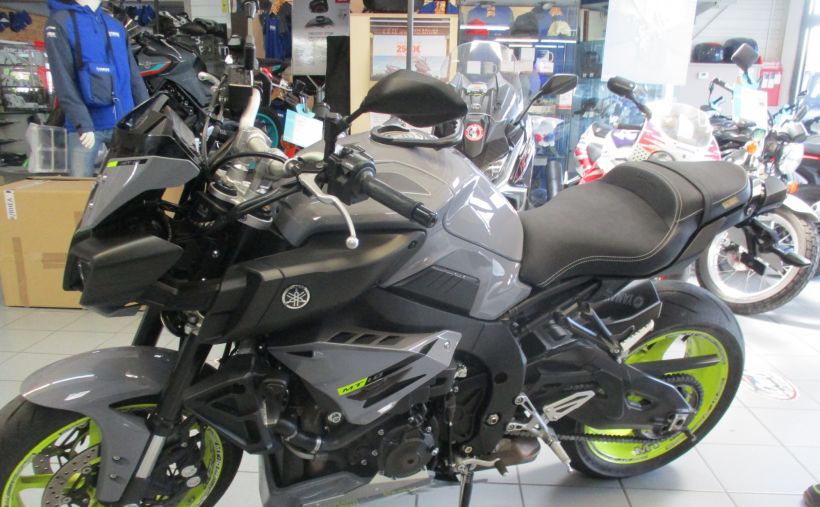 YAMAHA MT-10 0
