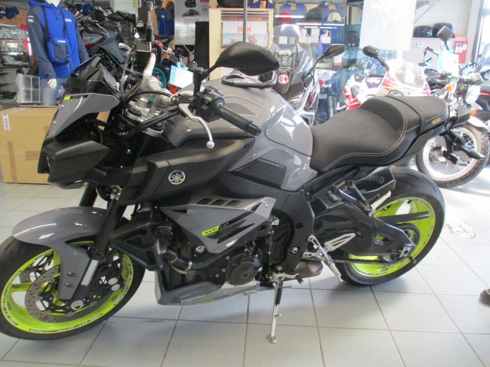 YAMAHA MT-10 0
