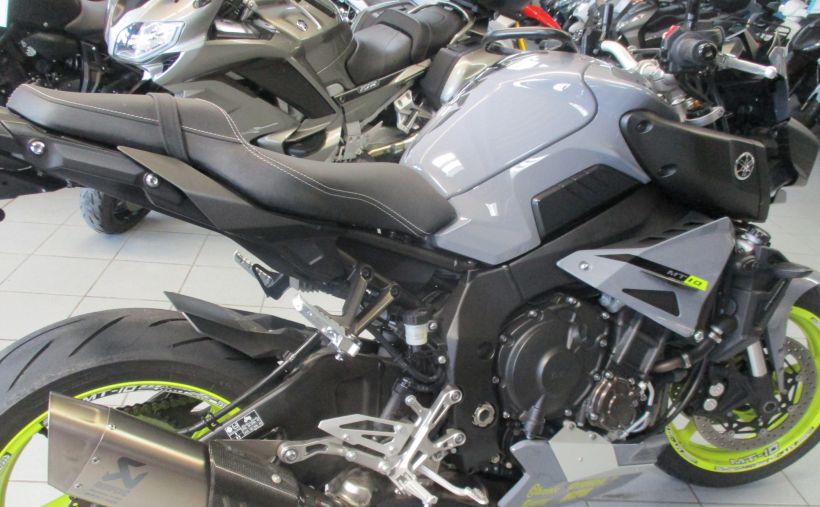 YAMAHA MT-10 2