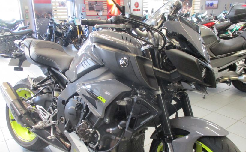 YAMAHA MT-10 3