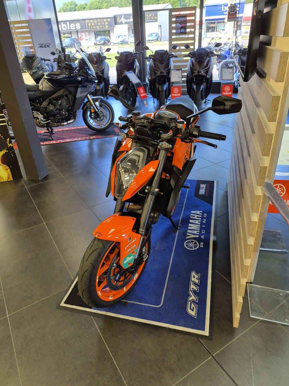 KTM 1290 SUPER DUKE R 6