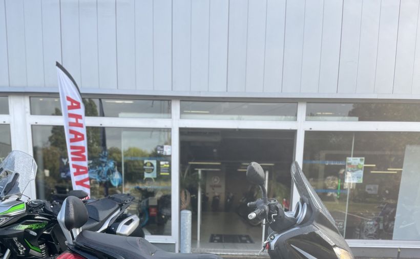 YAMAHA XMAX 125 6