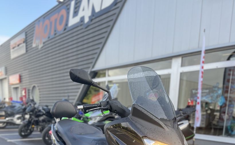 YAMAHA XMAX 125 3