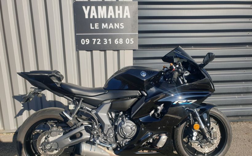 YAMAHA R7 0